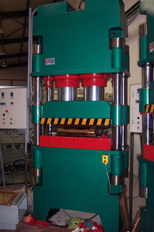 presses 300 t